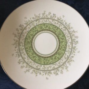 Noritake Lise dinner set 130  perfect pieces